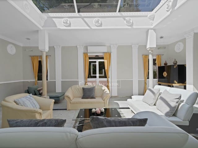 10 soveværelse Villa til salg i Marbella med swimmingpool garage - € 2.150.000 (Ref: 9733877)