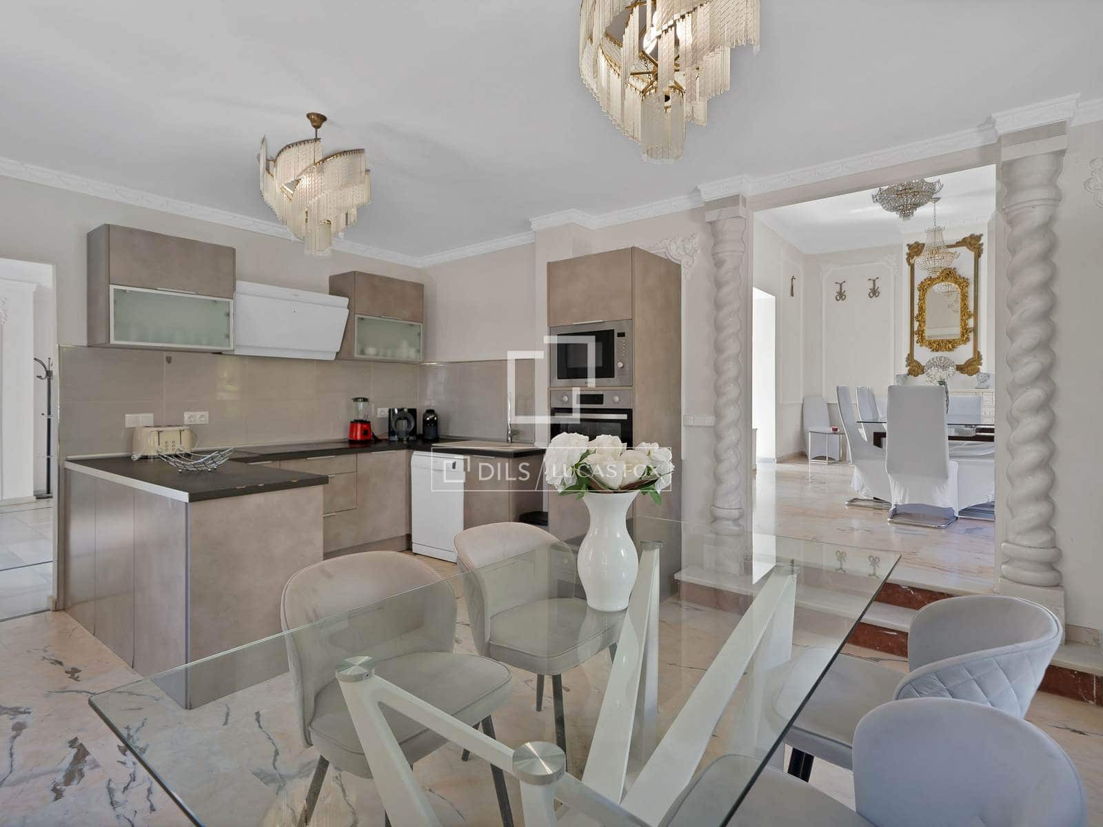 10 soveværelse Villa til salg i Marbella med swimmingpool garage - € 2.150.000 (Ref: 9733877)