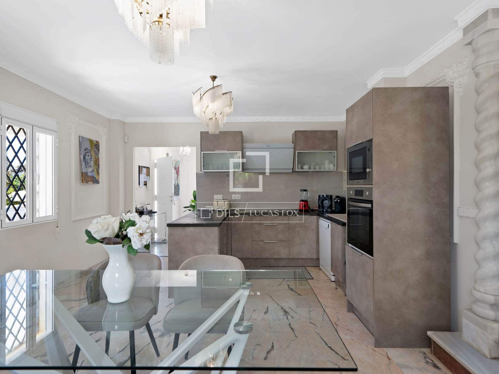 10 soveværelse Villa til salg i Marbella med swimmingpool garage - € 2.150.000 (Ref: 9733877)