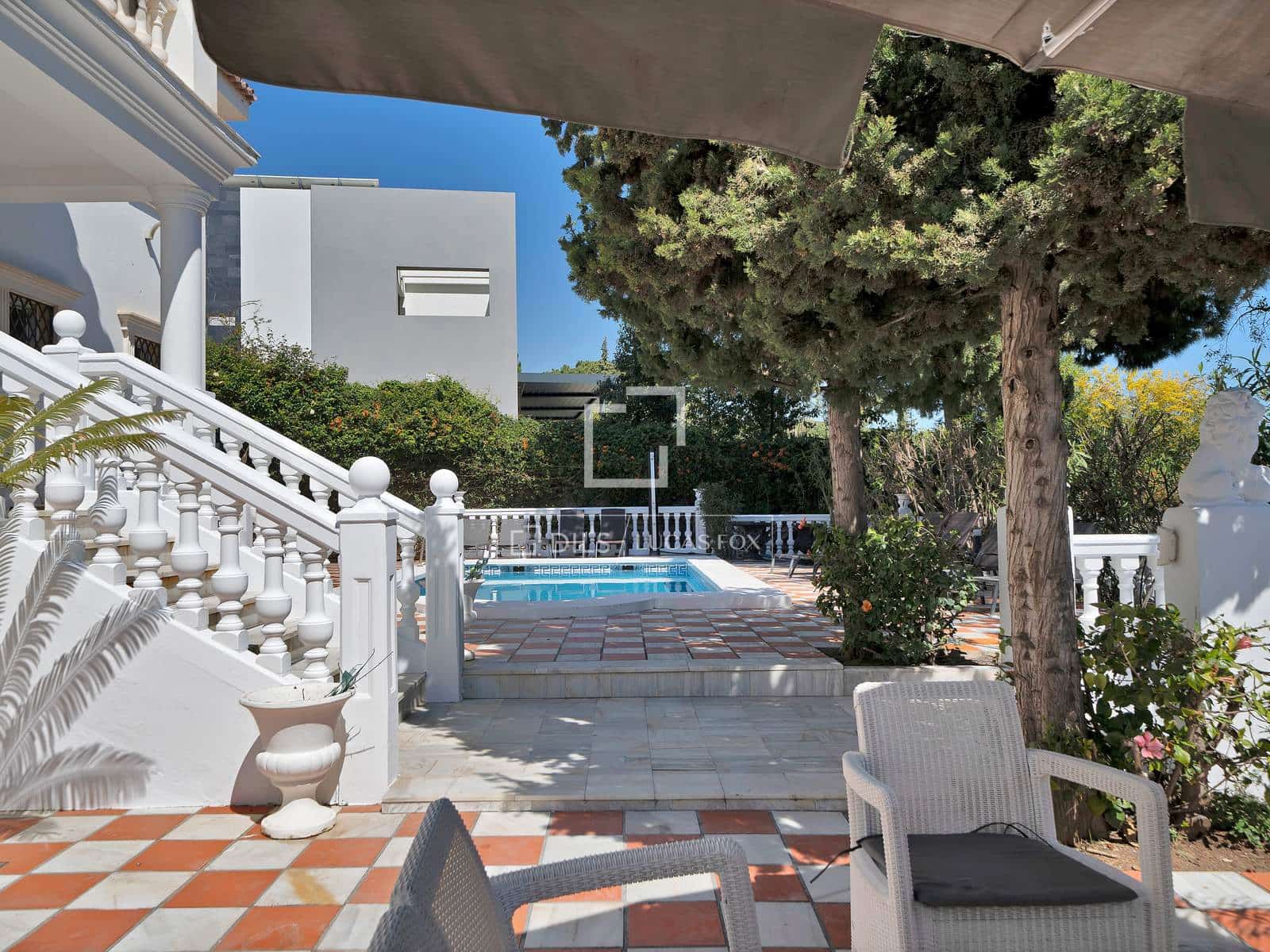 10 soveværelse Villa til salg i Marbella med swimmingpool garage - € 2.150.000 (Ref: 9733877)