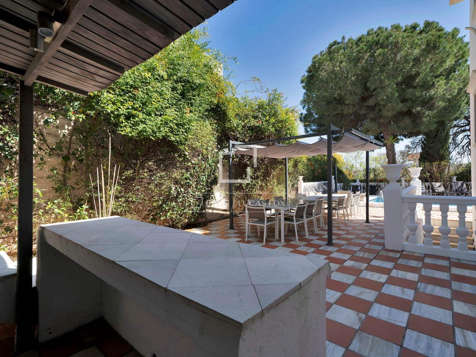 10 soveværelse Villa til salg i Marbella med swimmingpool garage - € 2.150.000 (Ref: 9733877)