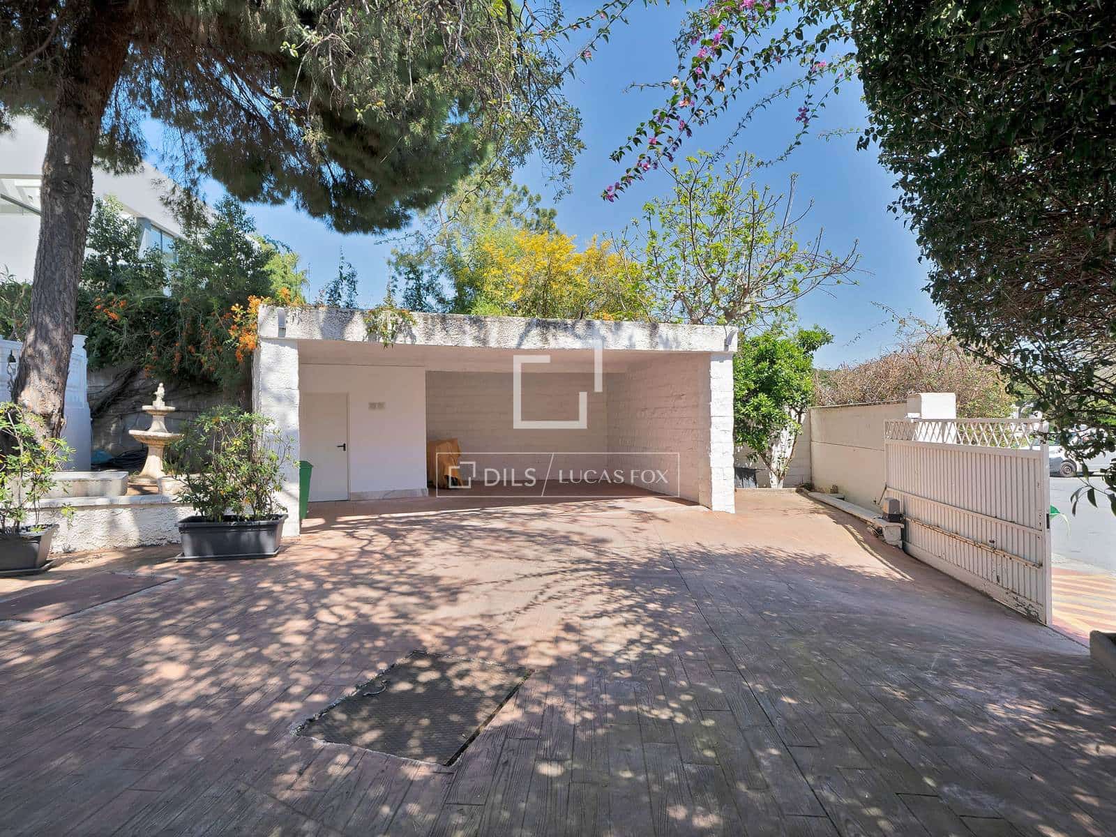 10 soveværelse Villa til salg i Marbella med swimmingpool garage - € 2.150.000 (Ref: 9733877)