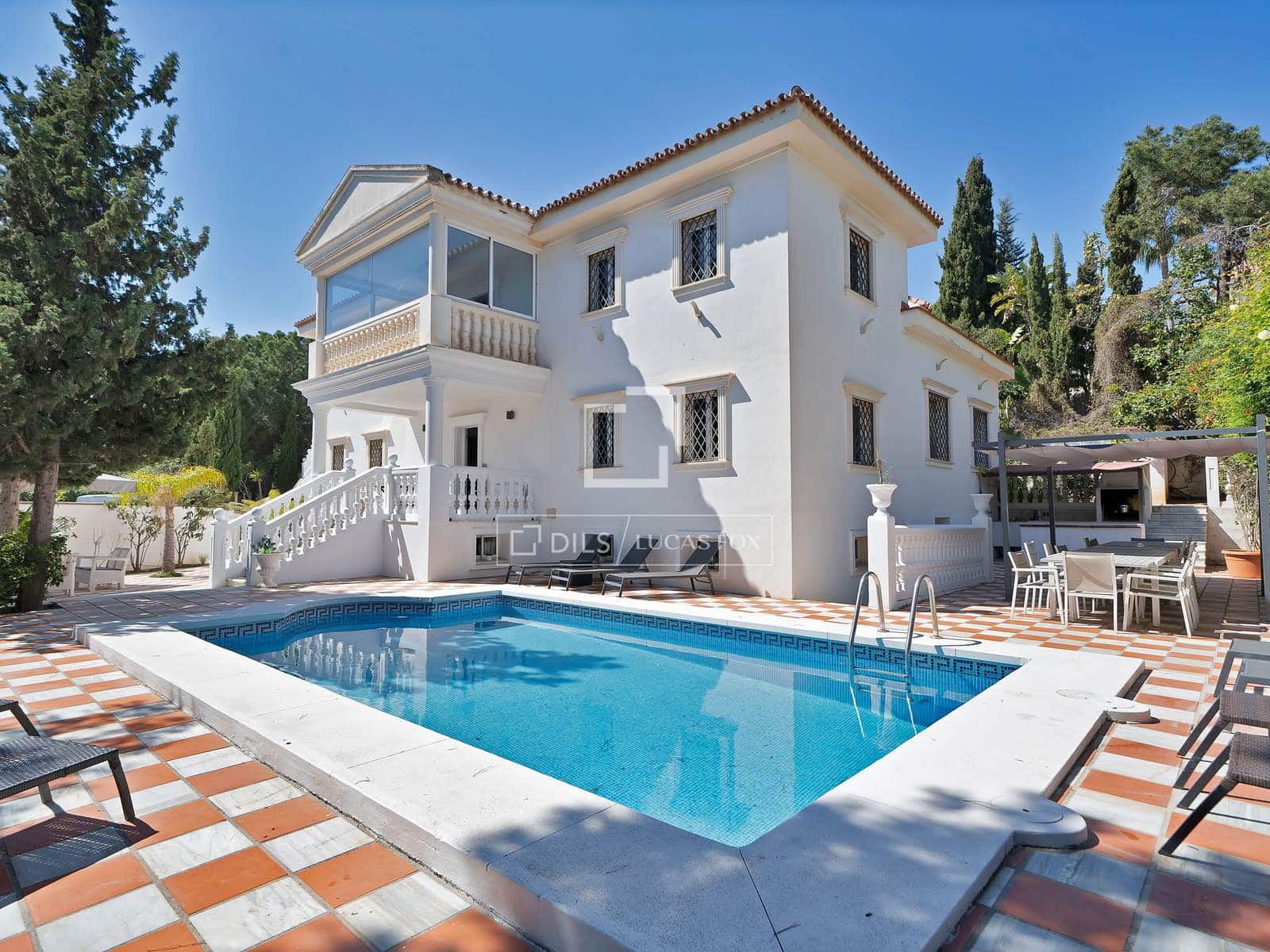 10 soveværelse Villa til salg i Marbella med swimmingpool garage - € 2.150.000 (Ref: 9733877)
