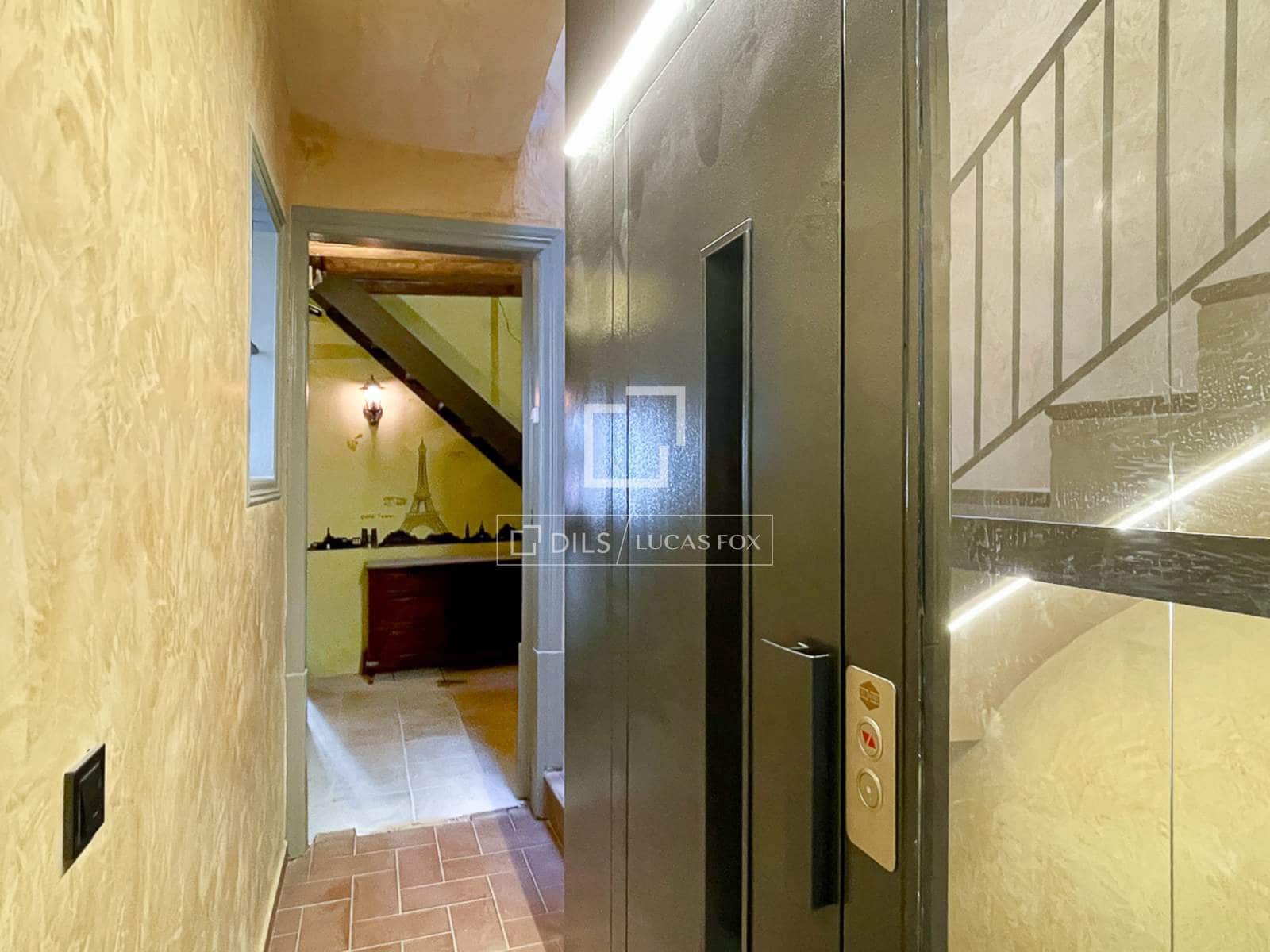 2 makuuhuone Kattohuoneisto myytävänä paikassa Barcelona kaupunki - 445 000 € (Ref: 9733972)