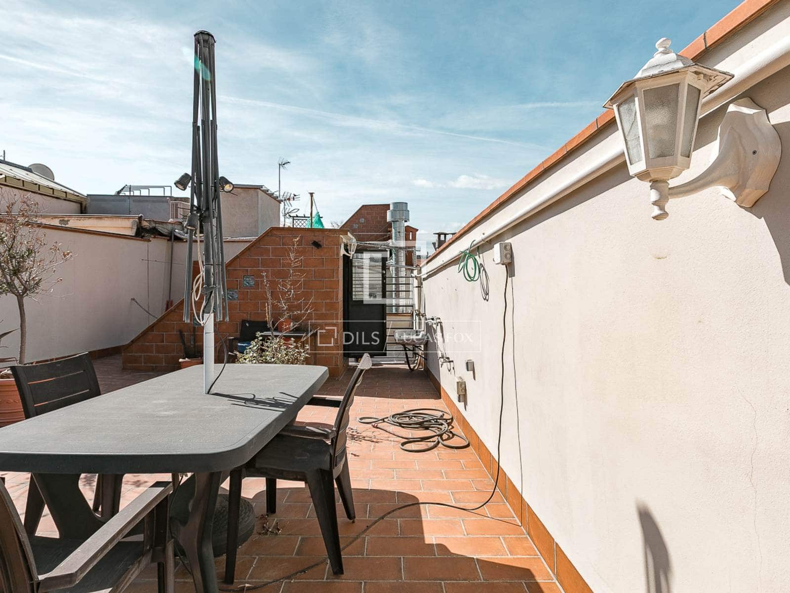 2 makuuhuone Kattohuoneisto myytävänä paikassa Barcelona kaupunki - 445 000 € (Ref: 9733972)
