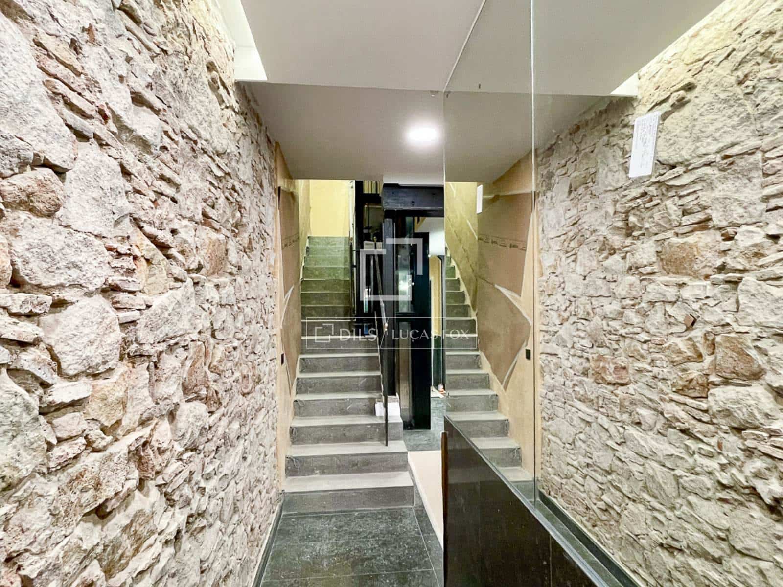 2 makuuhuone Kattohuoneisto myytävänä paikassa Barcelona kaupunki - 445 000 € (Ref: 9733972)