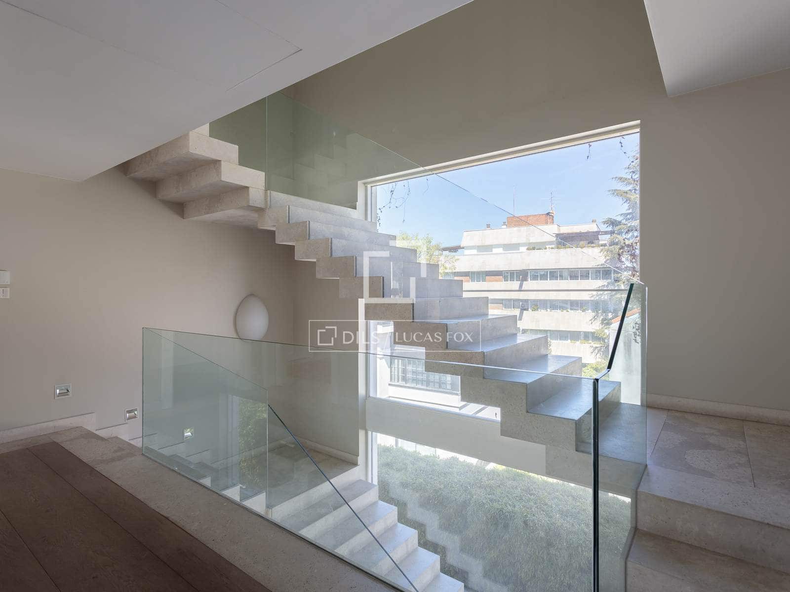 8 soverom Villa til salgs i Madrid by med svømmebasseng garasje - € 18 600 000 (Ref: 9735946)