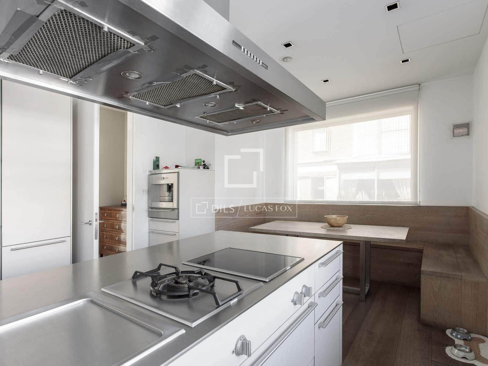 8 soverom Villa til salgs i Madrid by med svømmebasseng garasje - € 18 600 000 (Ref: 9735946)