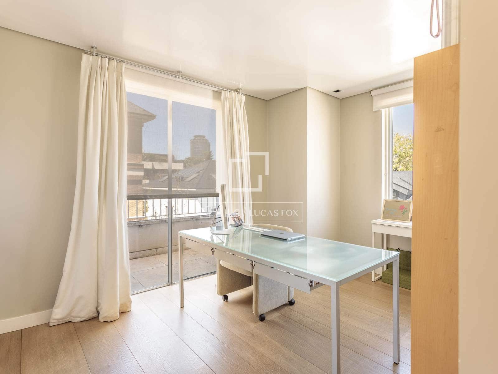 8 soverom Villa til salgs i Madrid by med svømmebasseng garasje - € 18 600 000 (Ref: 9735946)