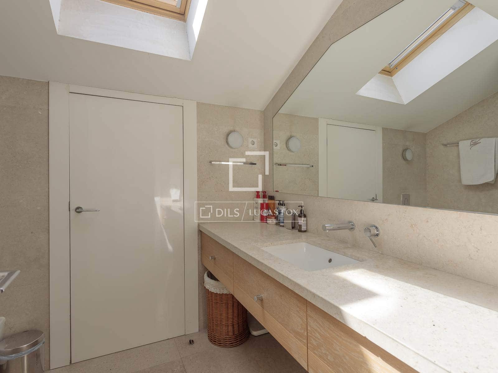 8 soverom Villa til salgs i Madrid by med svømmebasseng garasje - € 18 600 000 (Ref: 9735946)