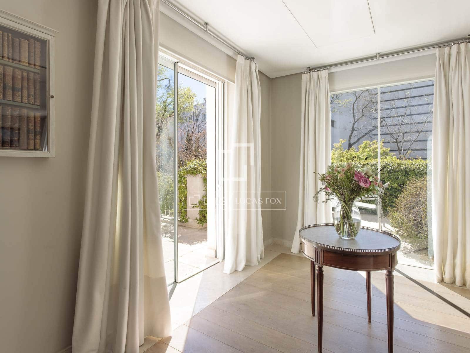 8 soverom Villa til salgs i Madrid by med svømmebasseng garasje - € 18 600 000 (Ref: 9735946)