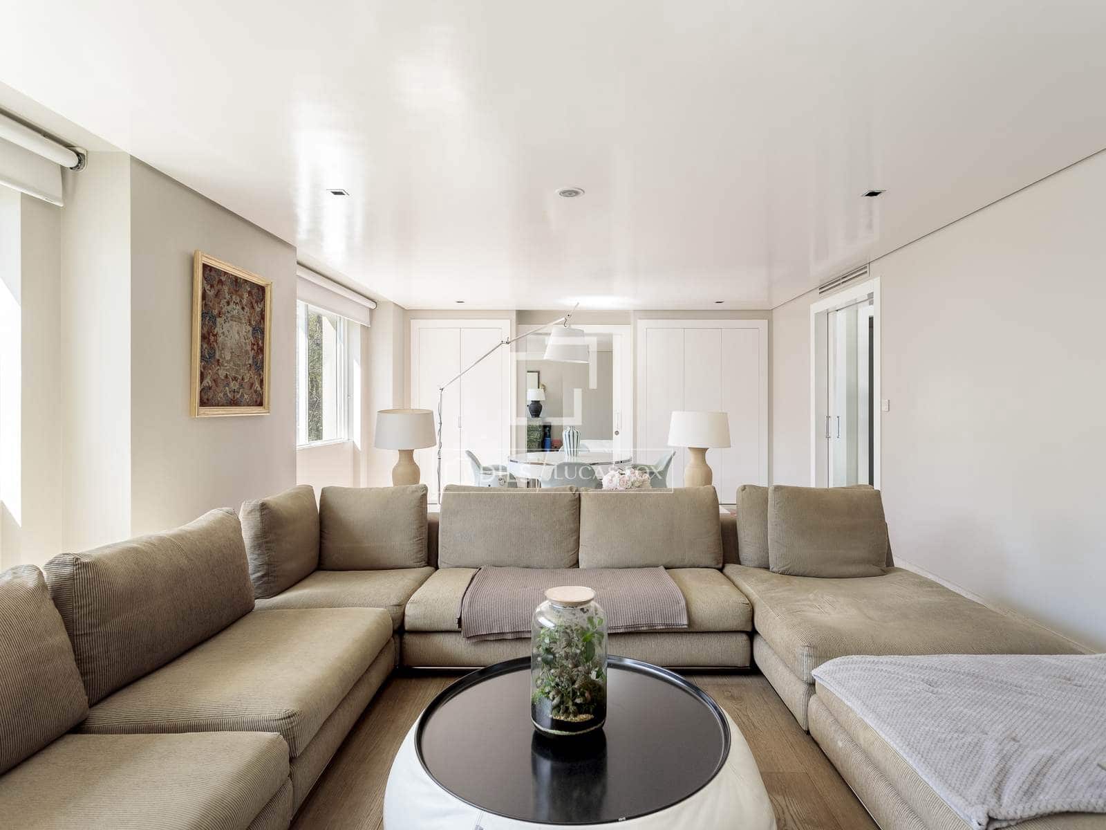 8 soverom Villa til salgs i Madrid by med svømmebasseng garasje - € 18 600 000 (Ref: 9735946)