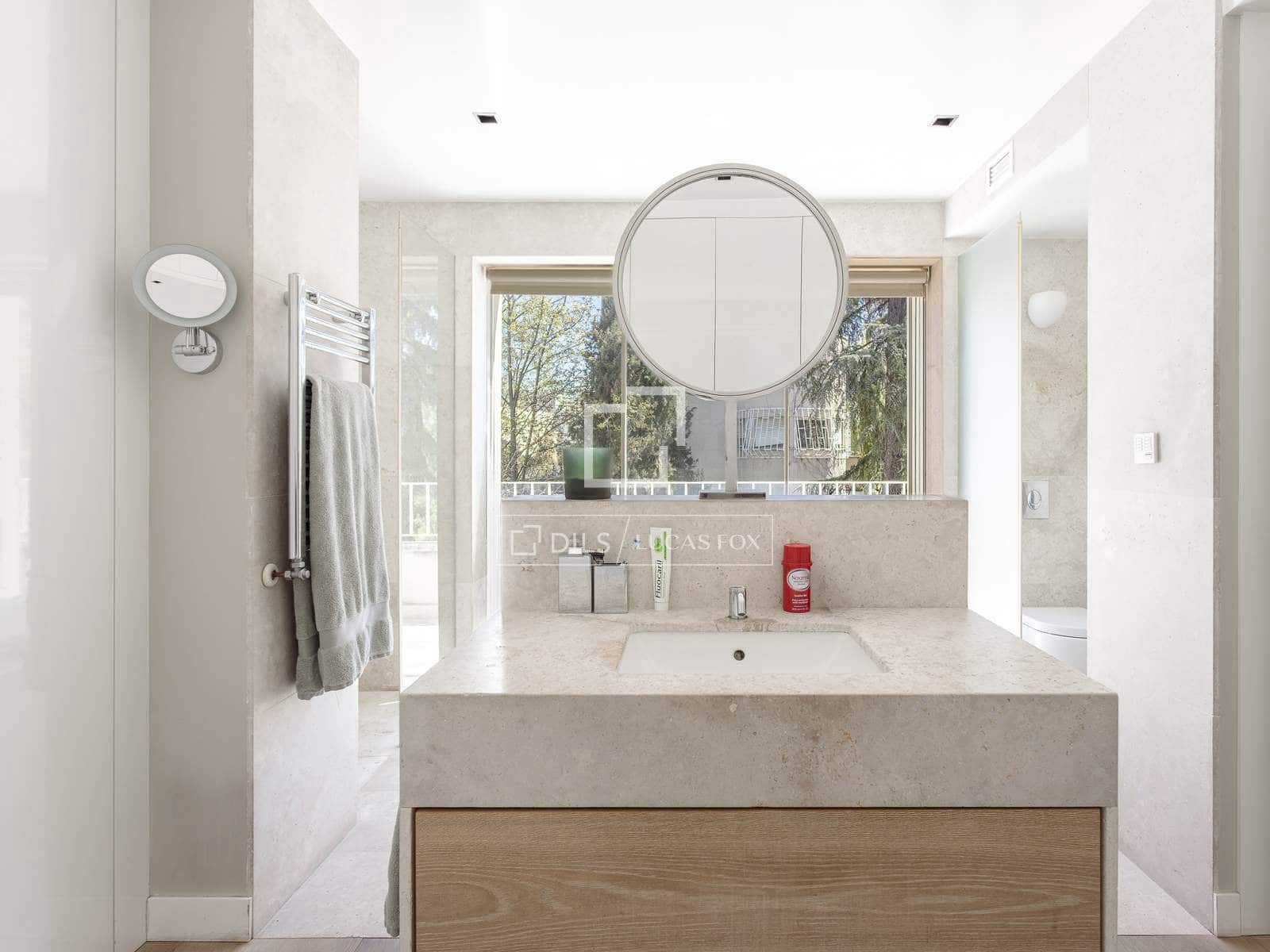 8 soverom Villa til salgs i Madrid by med svømmebasseng garasje - € 18 600 000 (Ref: 9735946)