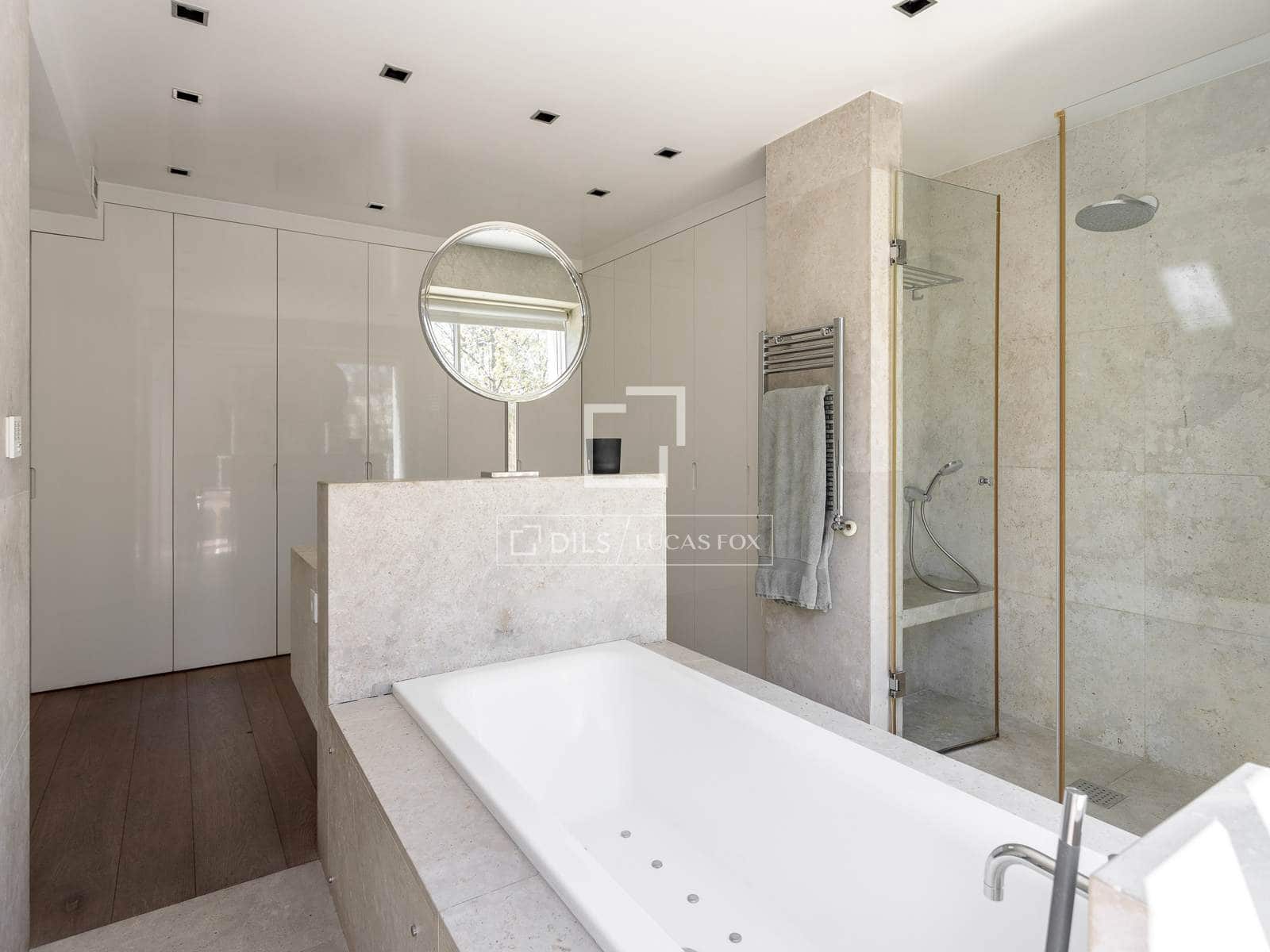 8 soverom Villa til salgs i Madrid by med svømmebasseng garasje - € 18 600 000 (Ref: 9735946)