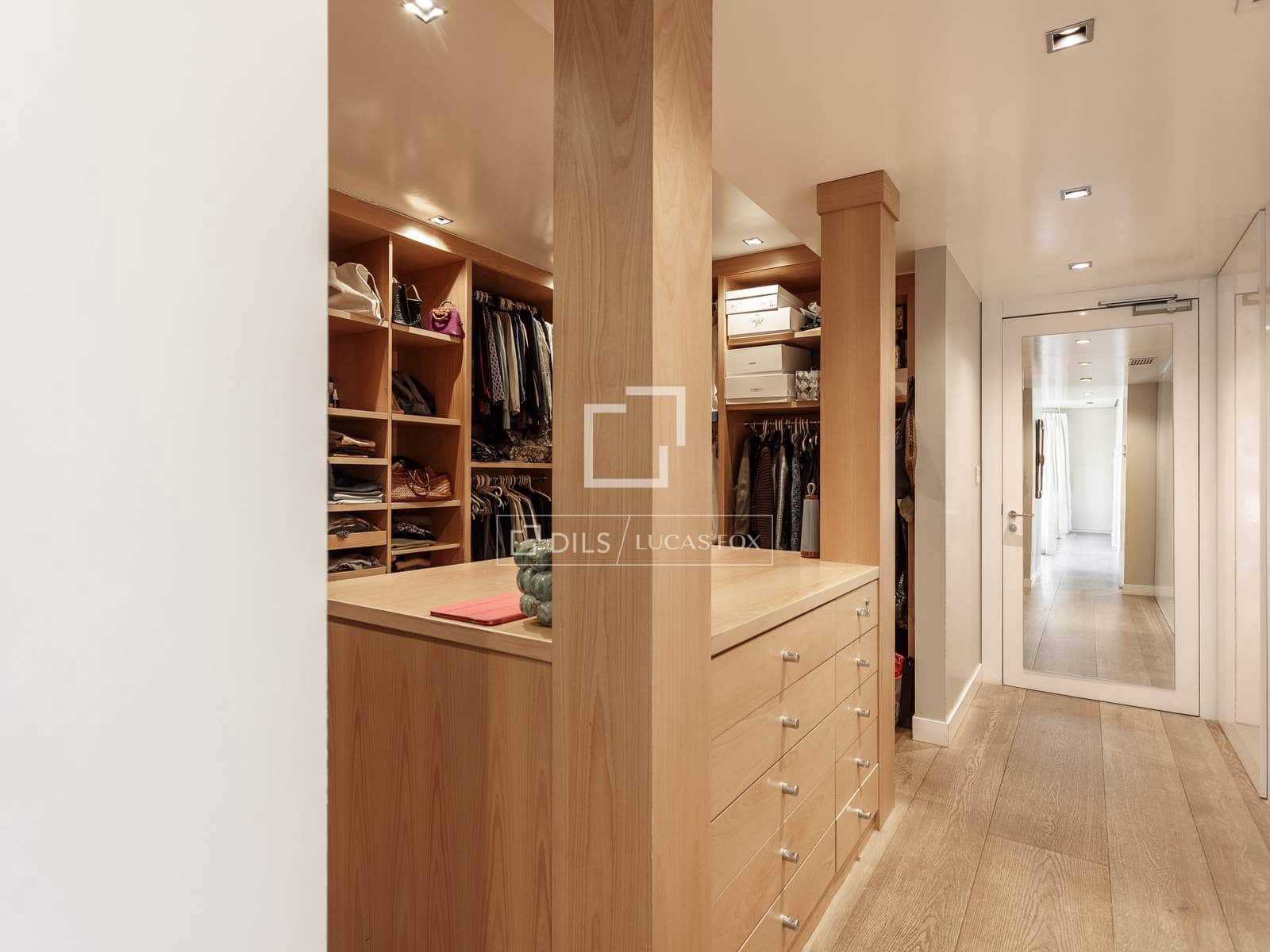 8 soverom Villa til salgs i Madrid by med svømmebasseng garasje - € 18 600 000 (Ref: 9735946)