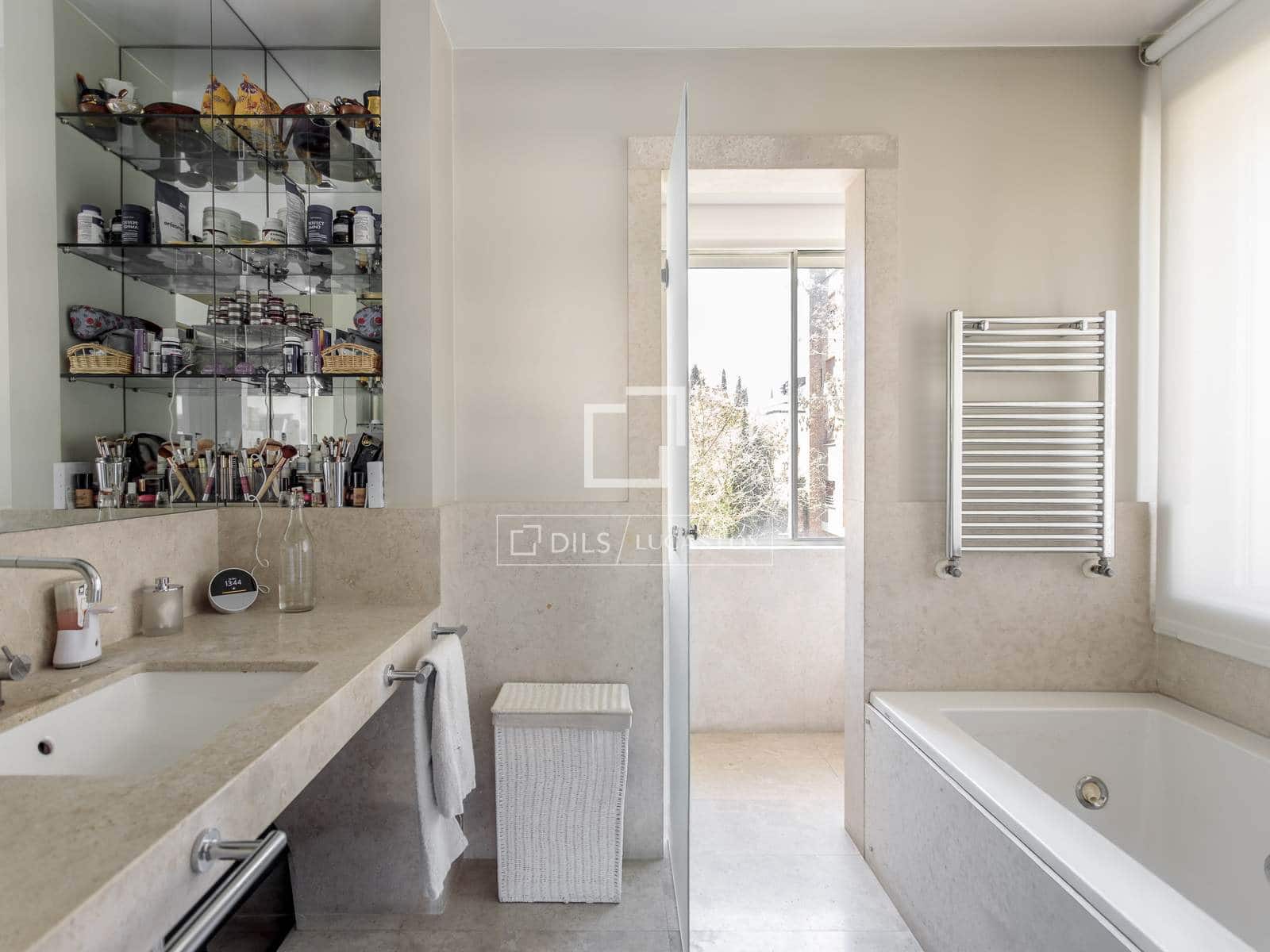 8 soverom Villa til salgs i Madrid by med svømmebasseng garasje - € 18 600 000 (Ref: 9735946)