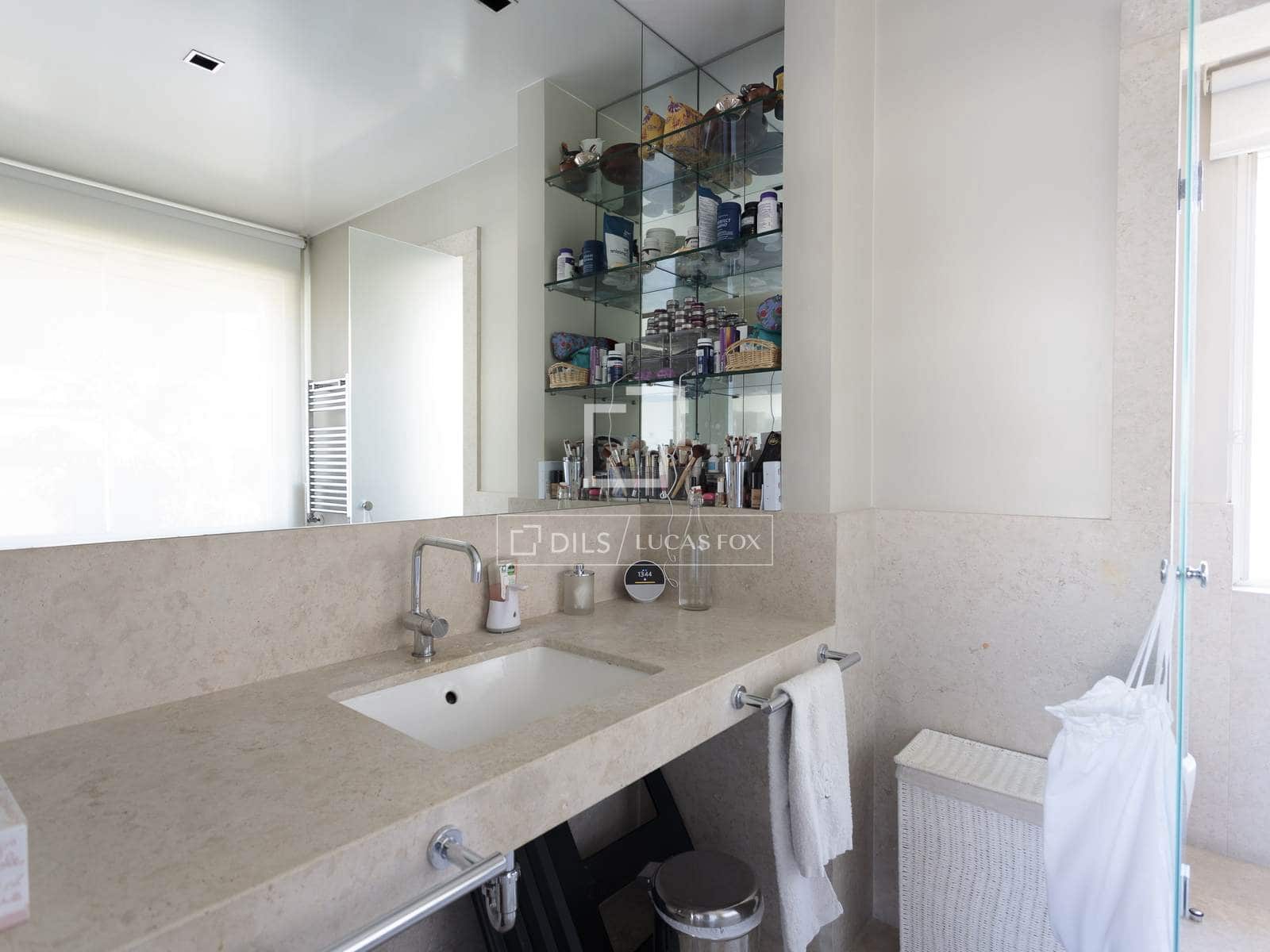 8 soverom Villa til salgs i Madrid by med svømmebasseng garasje - € 18 600 000 (Ref: 9735946)