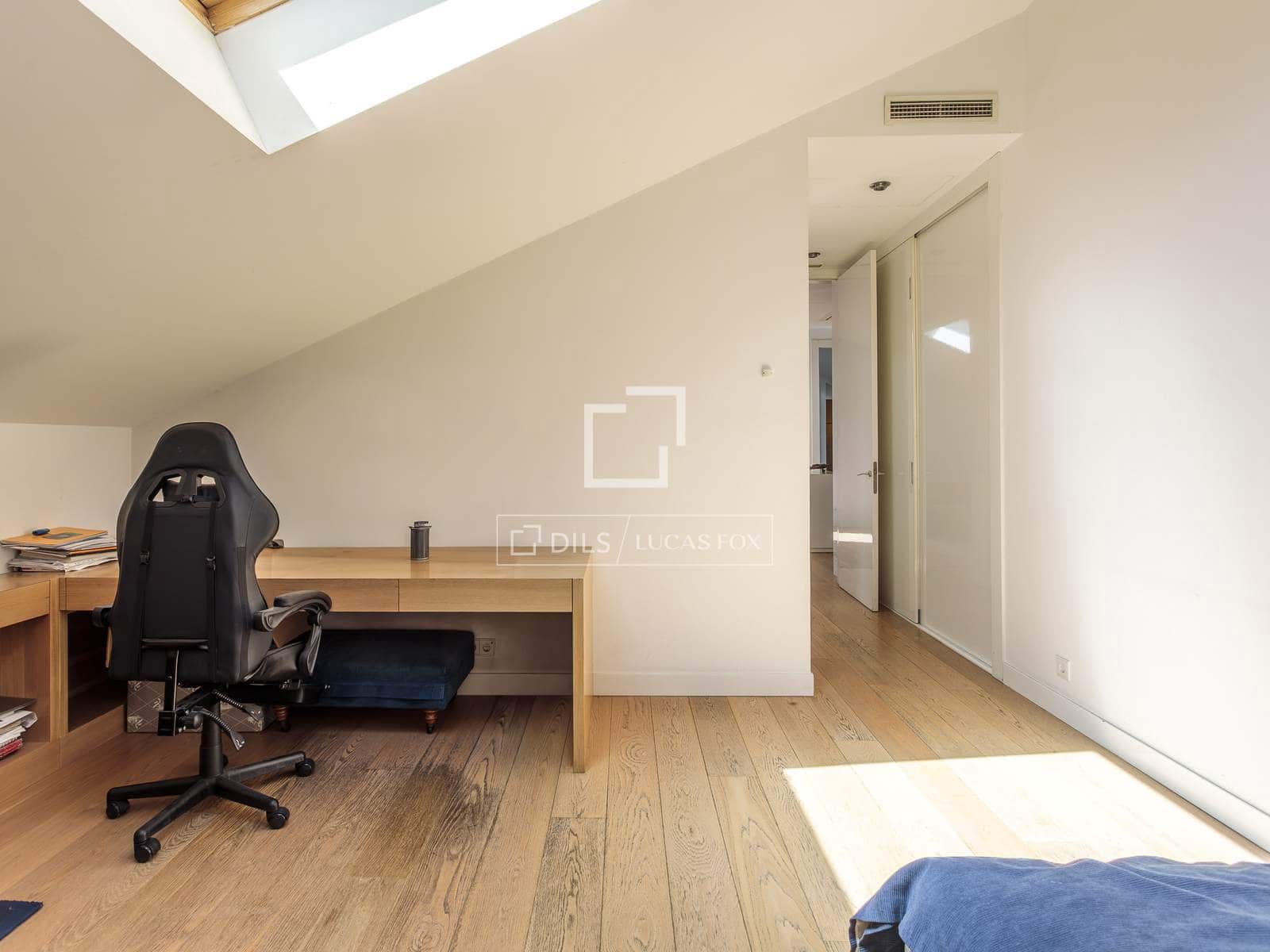 8 soverom Villa til salgs i Madrid by med svømmebasseng garasje - € 18 600 000 (Ref: 9735946)