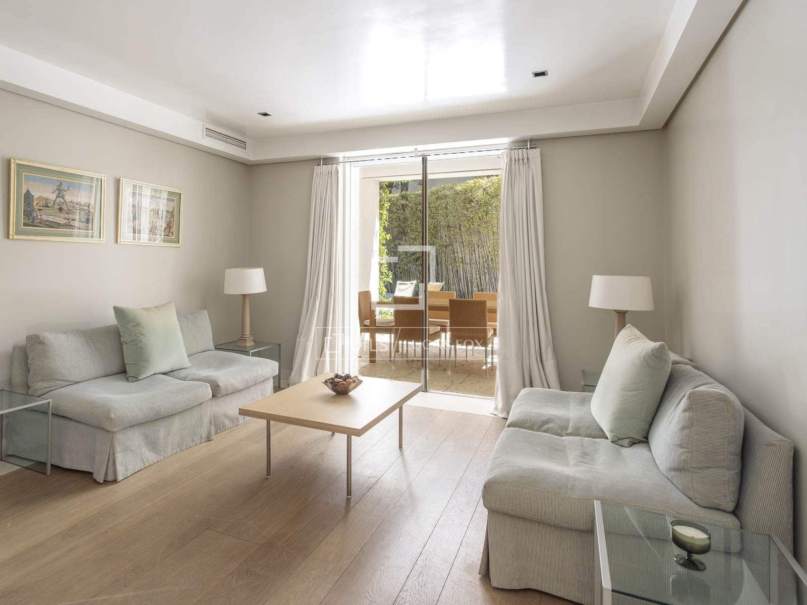 8 soverom Villa til salgs i Madrid by med svømmebasseng garasje - € 18 600 000 (Ref: 9735946)