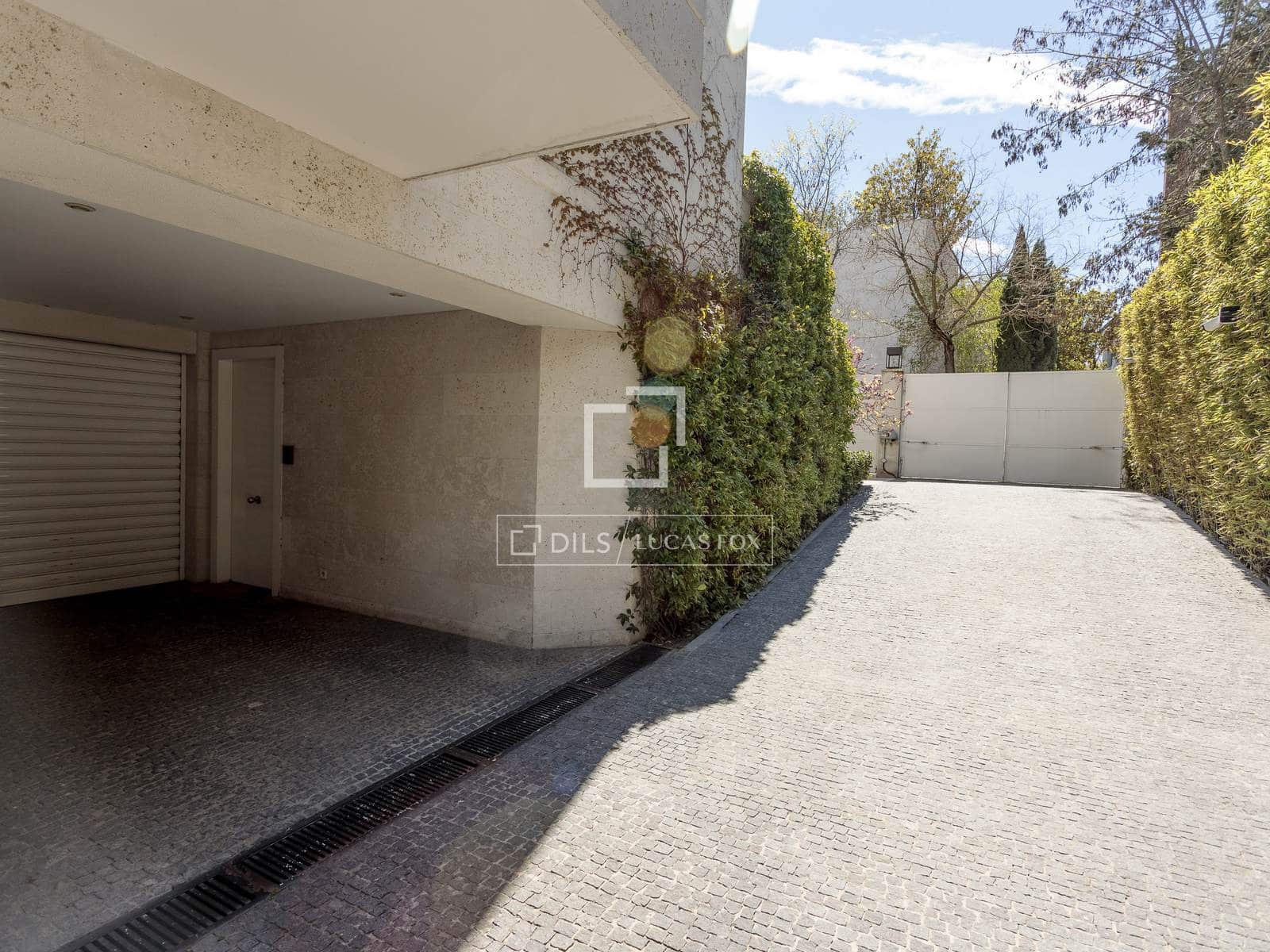 8 soverom Villa til salgs i Madrid by med svømmebasseng garasje - € 18 600 000 (Ref: 9735946)