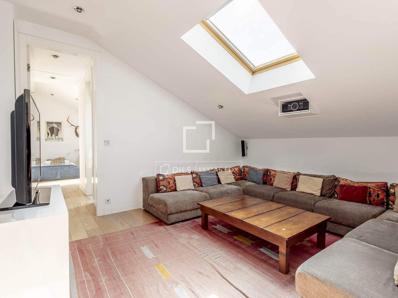 8 soverom Villa til salgs i Madrid by med svømmebasseng garasje - € 18 600 000 (Ref: 9735946)