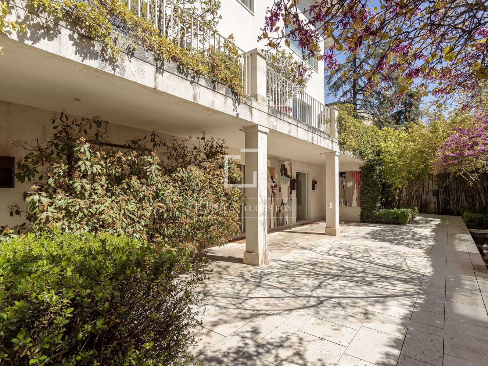 8 soverom Villa til salgs i Madrid by med svømmebasseng garasje - € 18 600 000 (Ref: 9735946)