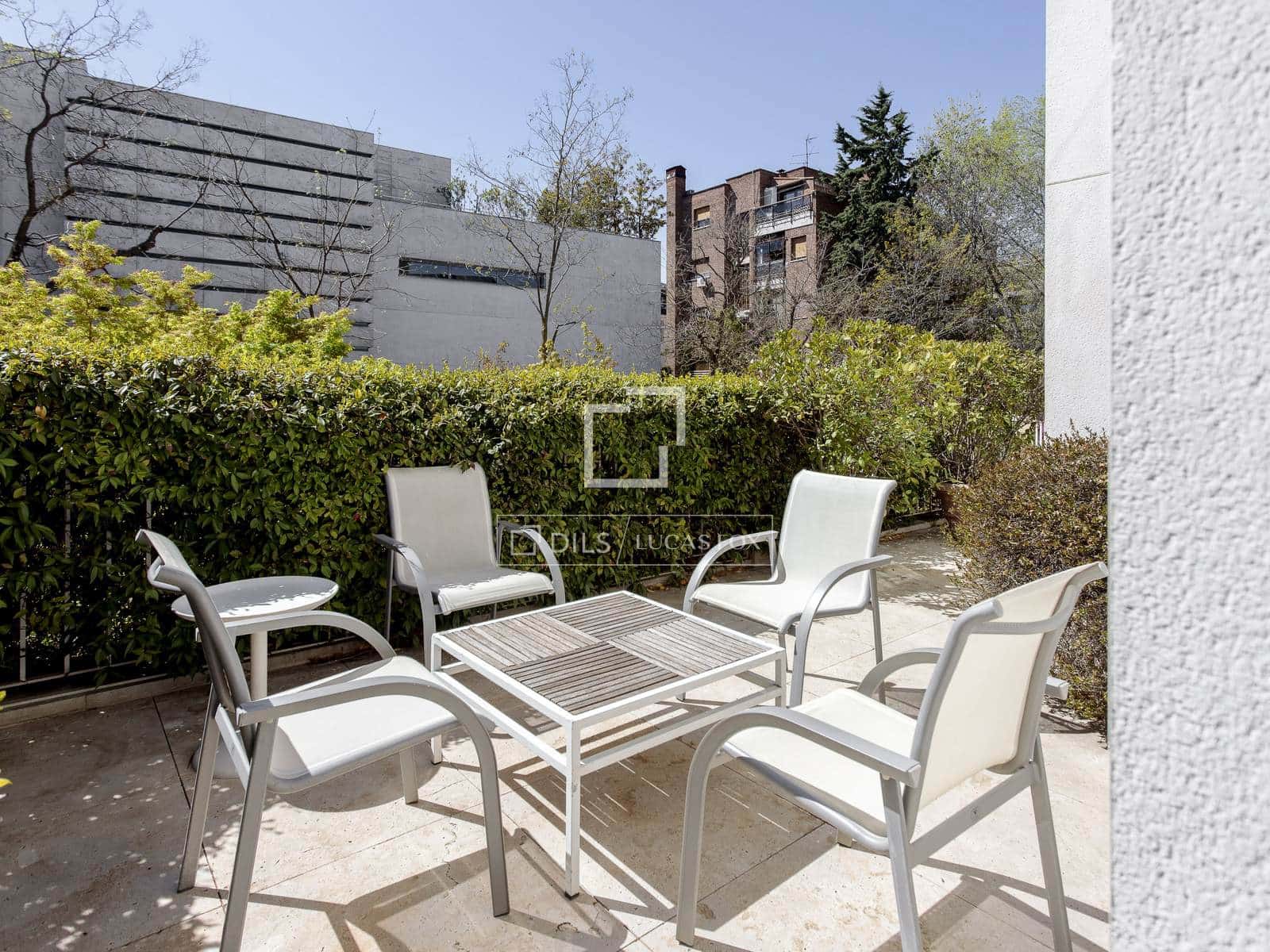 8 soverom Villa til salgs i Madrid by med svømmebasseng garasje - € 18 600 000 (Ref: 9735946)