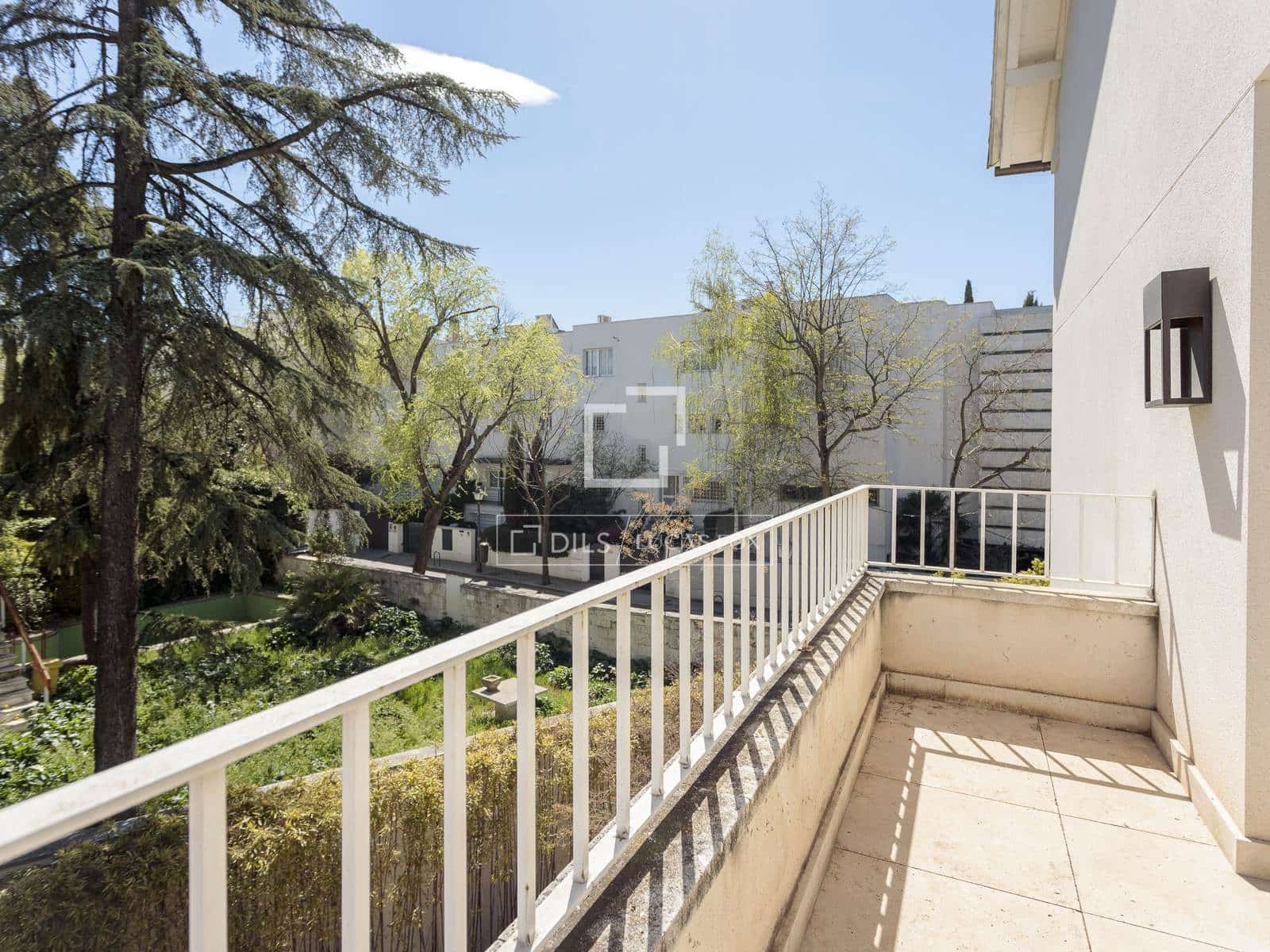 8 soverom Villa til salgs i Madrid by med svømmebasseng garasje - € 18 600 000 (Ref: 9735946)