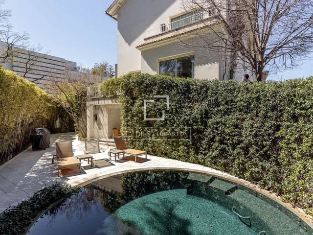 8 soverom Villa til salgs i El Viso, Madrid by med svømmebasseng garasje - € 18 600 000 (Ref: 9735946)