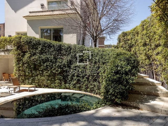 8 soverom Villa til salgs i El Viso, Madrid by med svømmebasseng garasje - € 18 600 000 (Ref: 9735946)