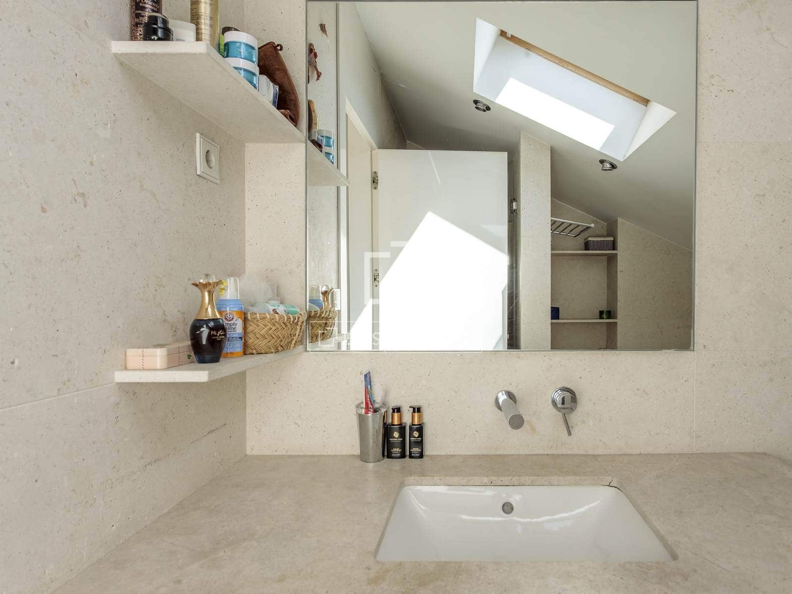 8 soverom Villa til salgs i Madrid by med svømmebasseng garasje - € 18 600 000 (Ref: 9735946)