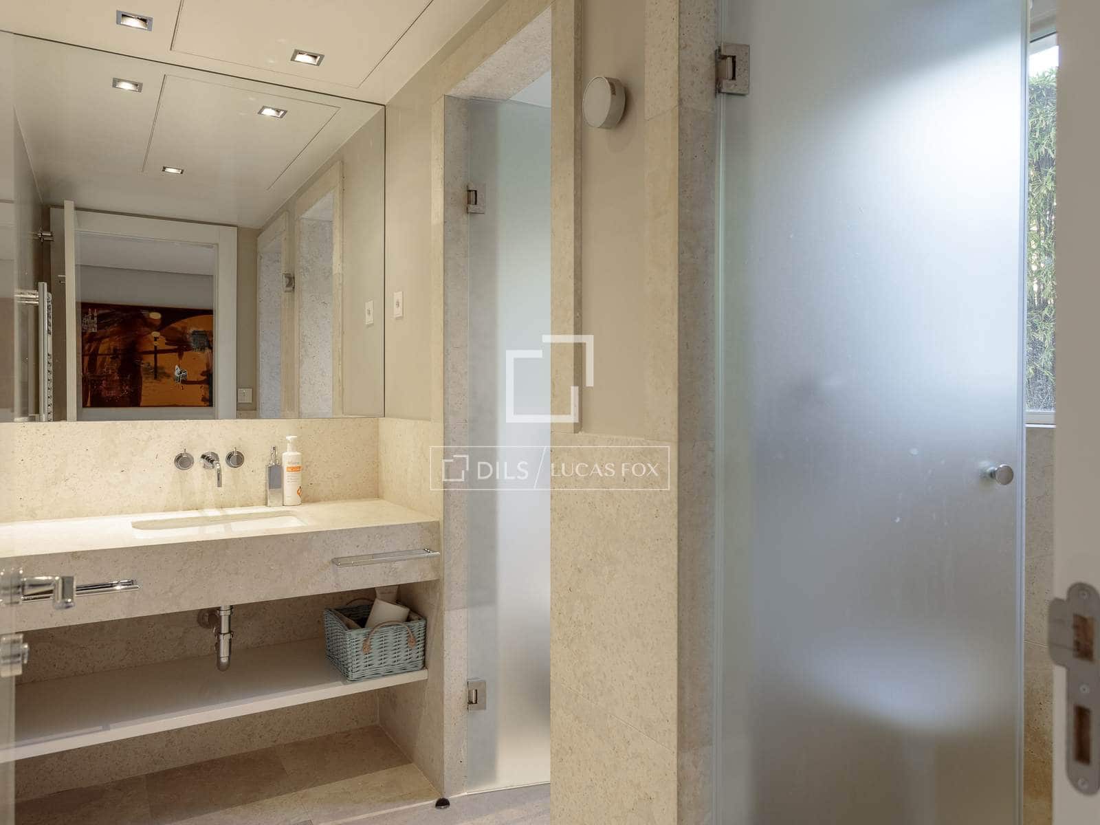 8 soverom Villa til salgs i Madrid by med svømmebasseng garasje - € 18 600 000 (Ref: 9735946)