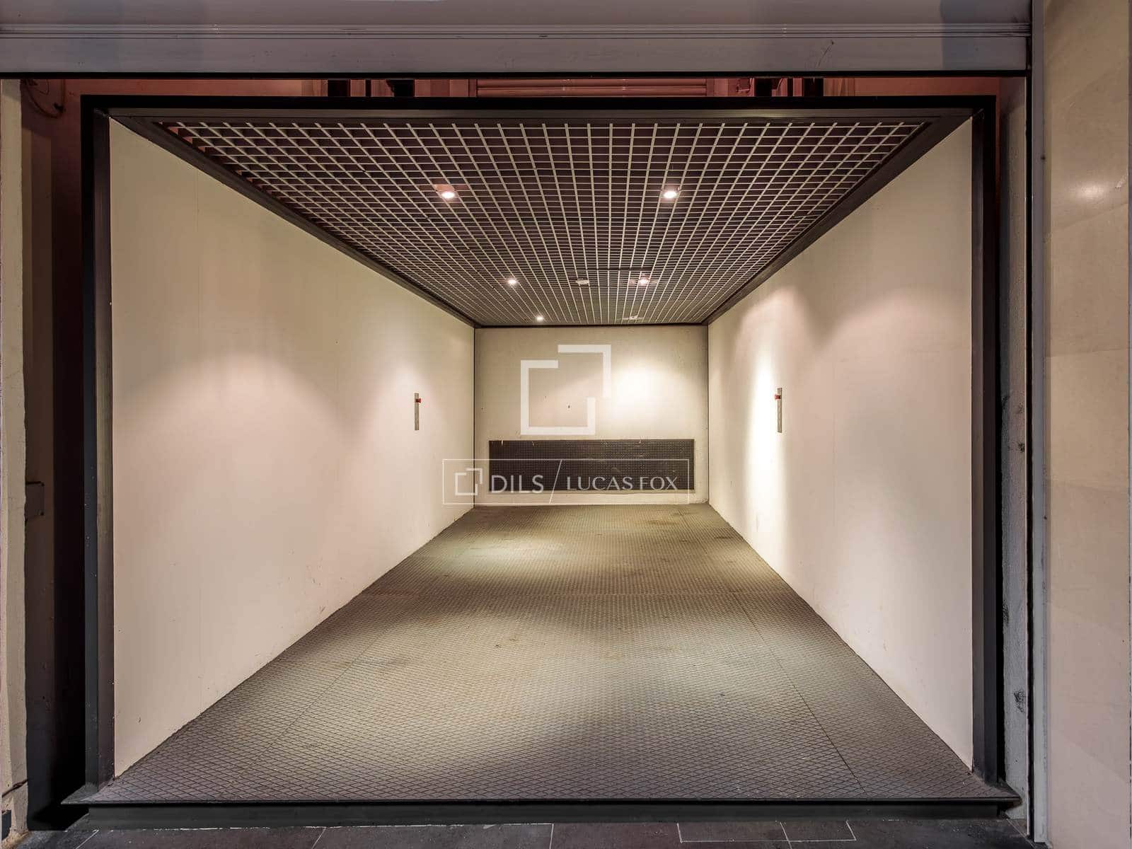 8 soverom Villa til salgs i Madrid by med svømmebasseng garasje - € 18 600 000 (Ref: 9735946)