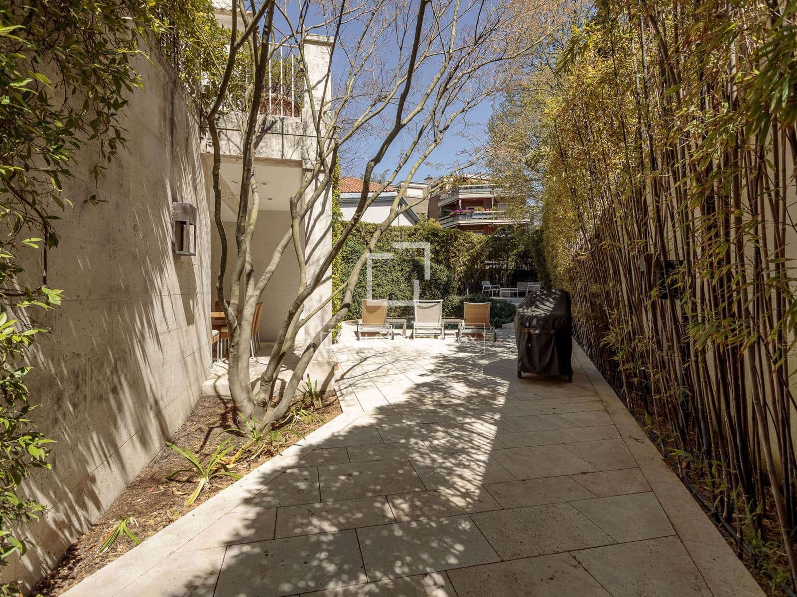 8 soverom Villa til salgs i Madrid by med svømmebasseng garasje - € 18 600 000 (Ref: 9735946)