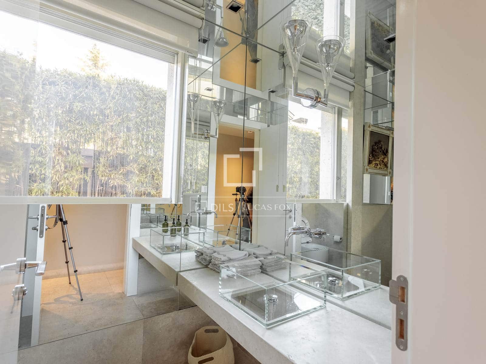 8 soverom Villa til salgs i Madrid by med svømmebasseng garasje - € 18 600 000 (Ref: 9735946)