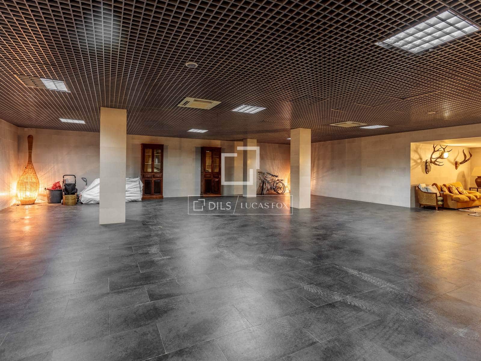 8 soverom Villa til salgs i Madrid by med svømmebasseng garasje - € 18 600 000 (Ref: 9735946)