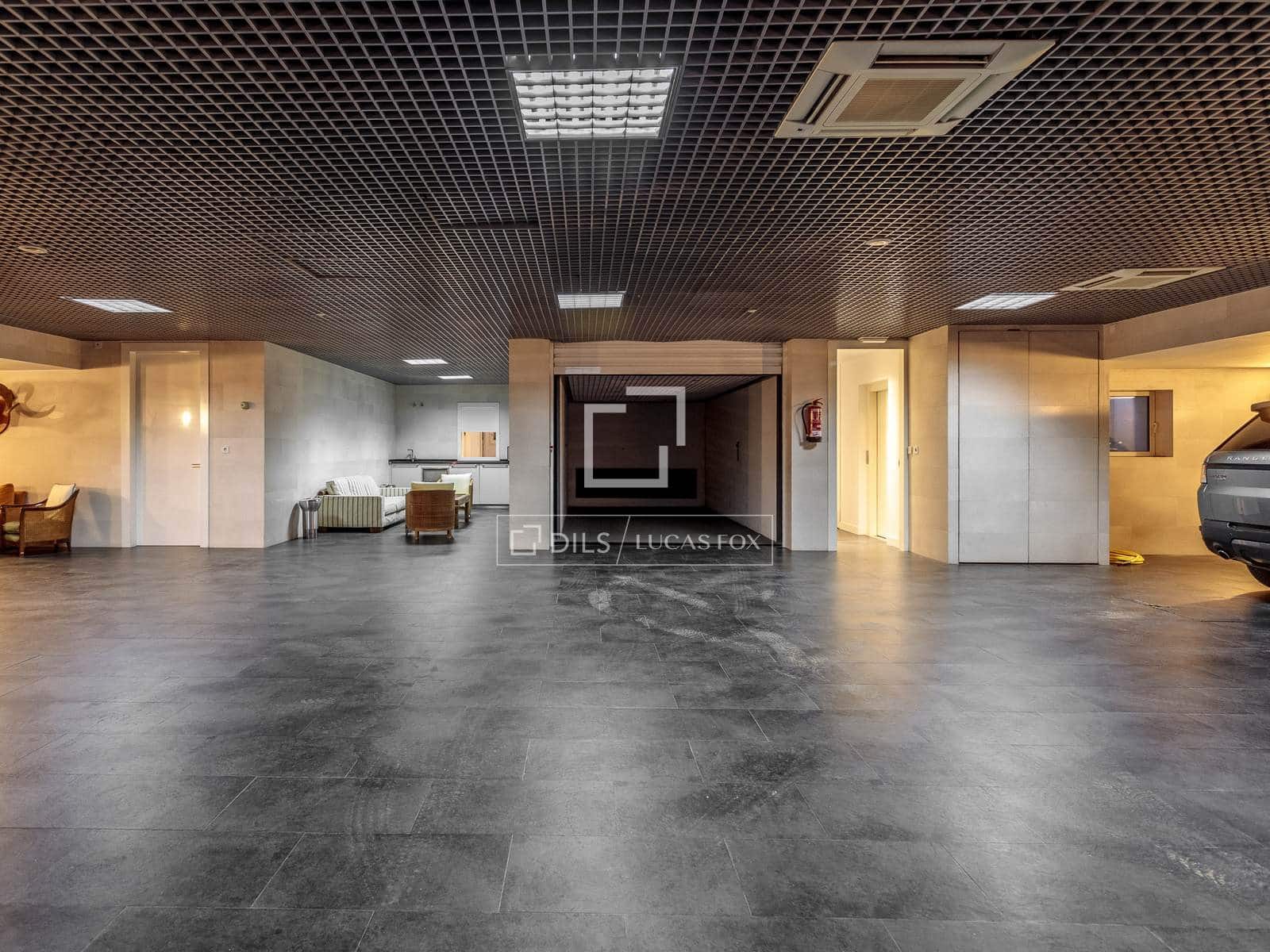 8 soverom Villa til salgs i Madrid by med svømmebasseng garasje - € 18 600 000 (Ref: 9735946)