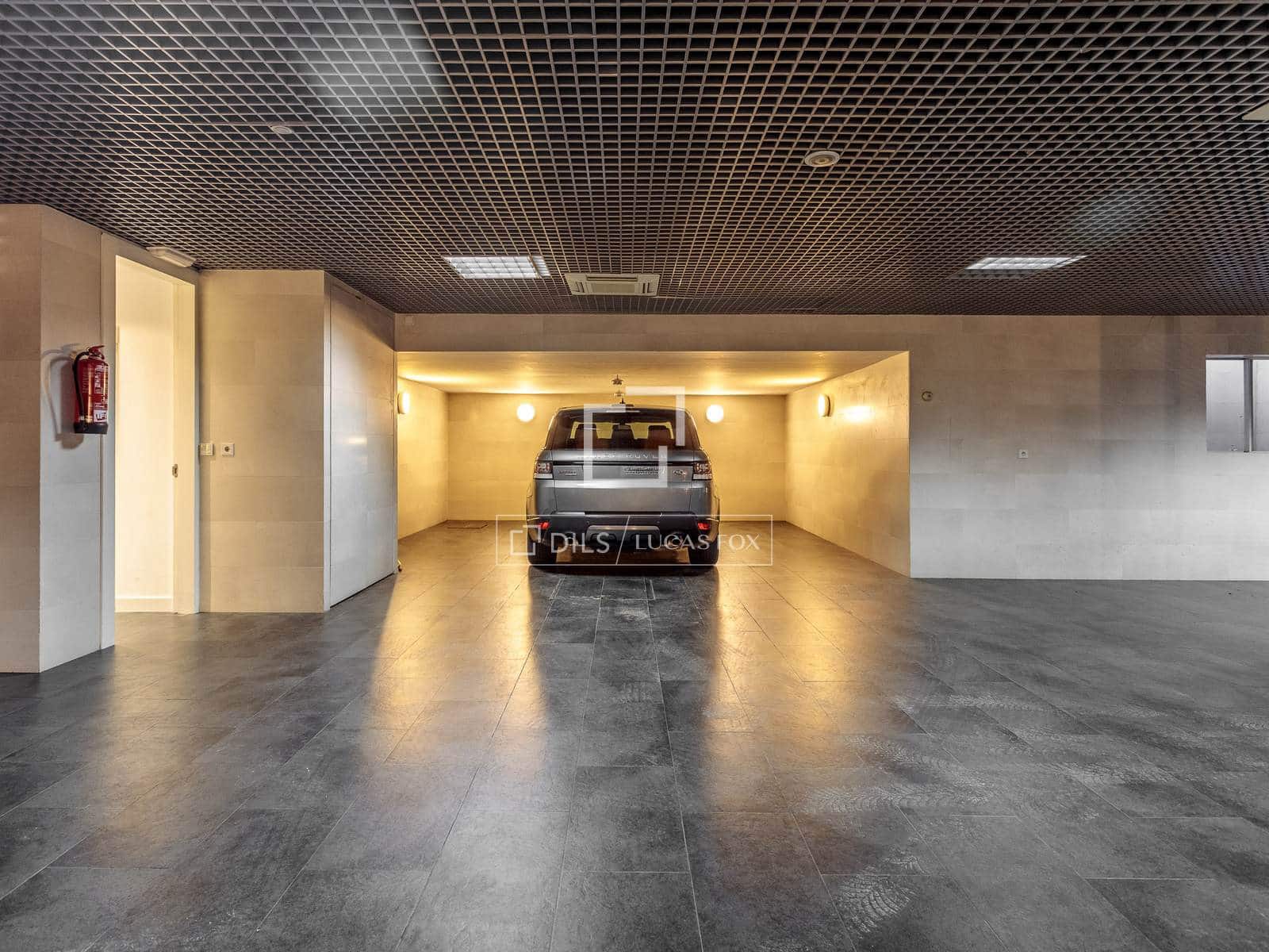 8 soverom Villa til salgs i Madrid by med svømmebasseng garasje - € 18 600 000 (Ref: 9735946)