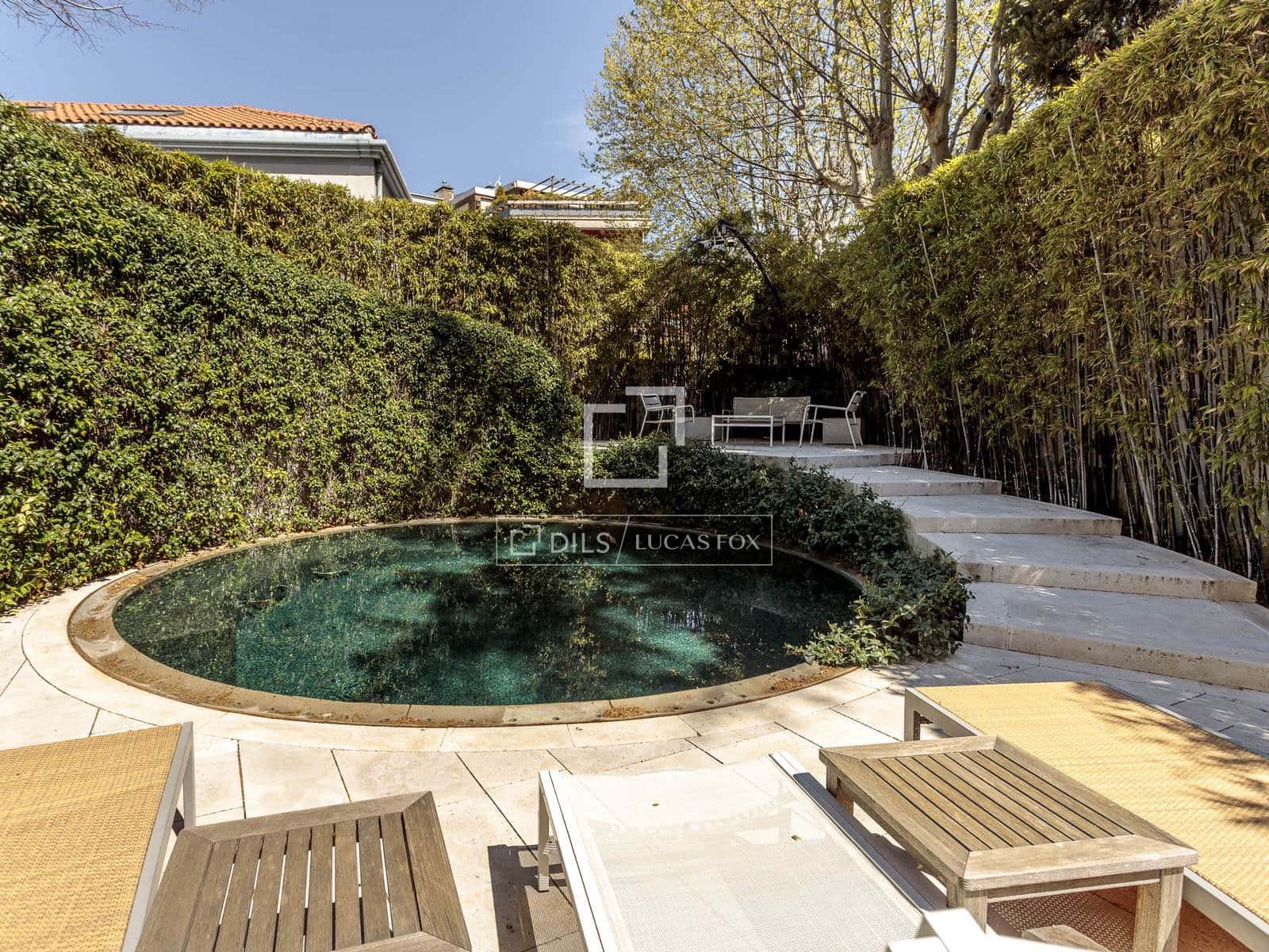 8 soverom Villa til salgs i Madrid by med svømmebasseng garasje - € 18 600 000 (Ref: 9735946)