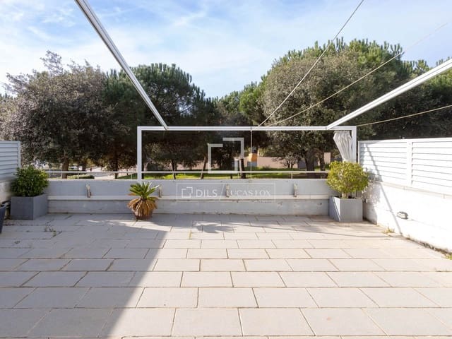 3 bedroom Villa for sale in Sant Pol de Mar with garage - € 510,000 (Ref: 9737081)