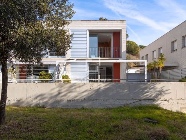 3 bedroom Villa for sale in Sant Pol de Mar with garage - € 510,000 (Ref: 9737081)