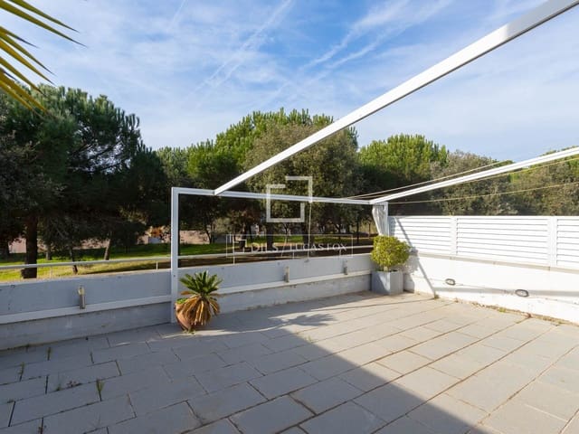 3 bedroom Villa for sale in Sant Pol de Mar with garage - € 510,000 (Ref: 9737081)
