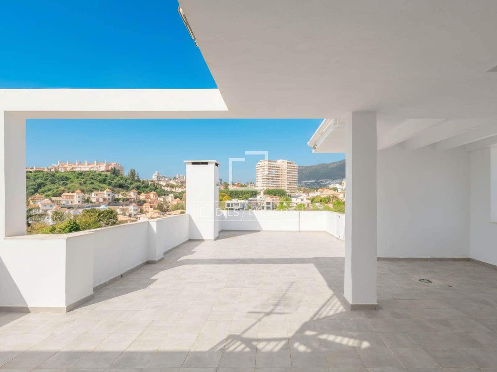 3 quarto Moradia para venda em Torrequebrada com piscina garagem - 945 000 € (Ref: 9737083)