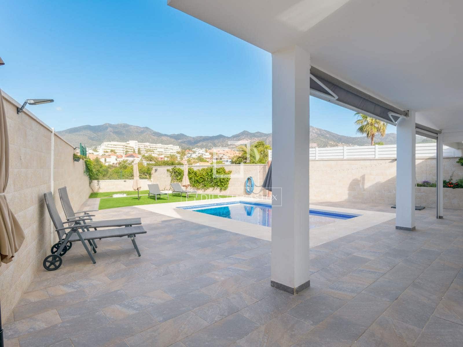 3 quarto Moradia para venda em Torrequebrada com piscina garagem - 945 000 € (Ref: 9737083)