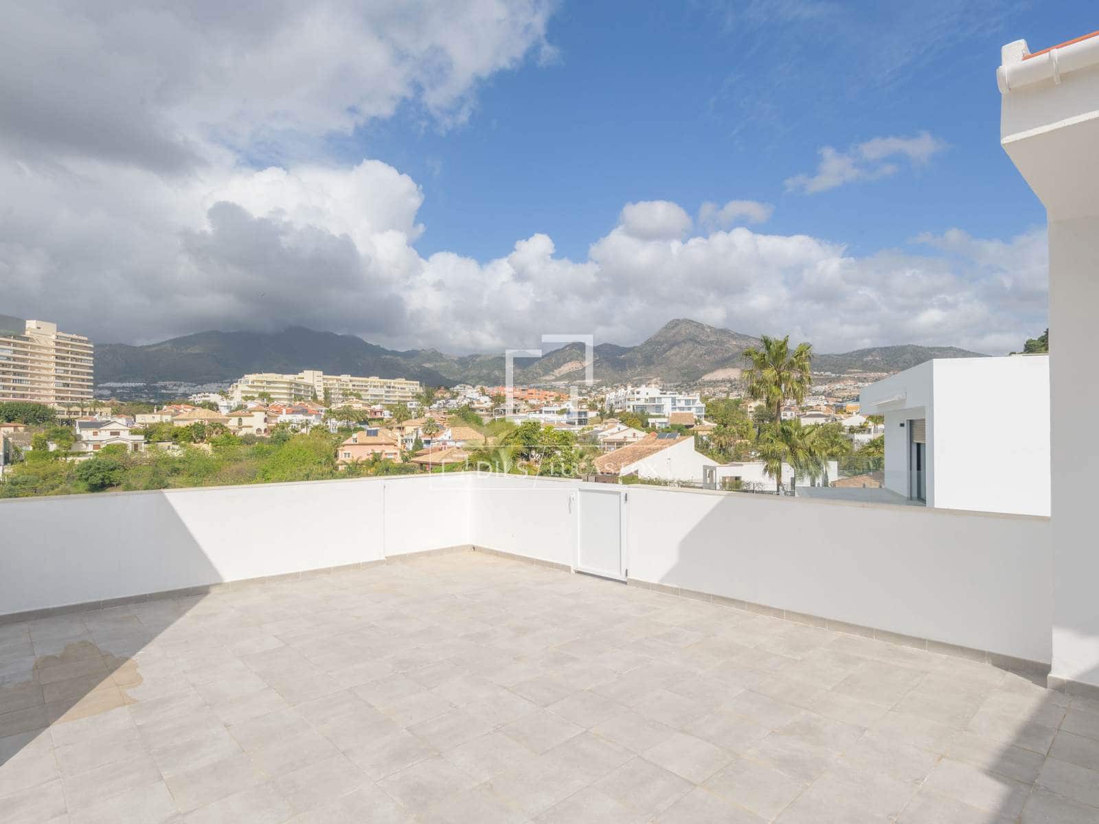 3 quarto Moradia para venda em Torrequebrada com piscina garagem - 945 000 € (Ref: 9737083)