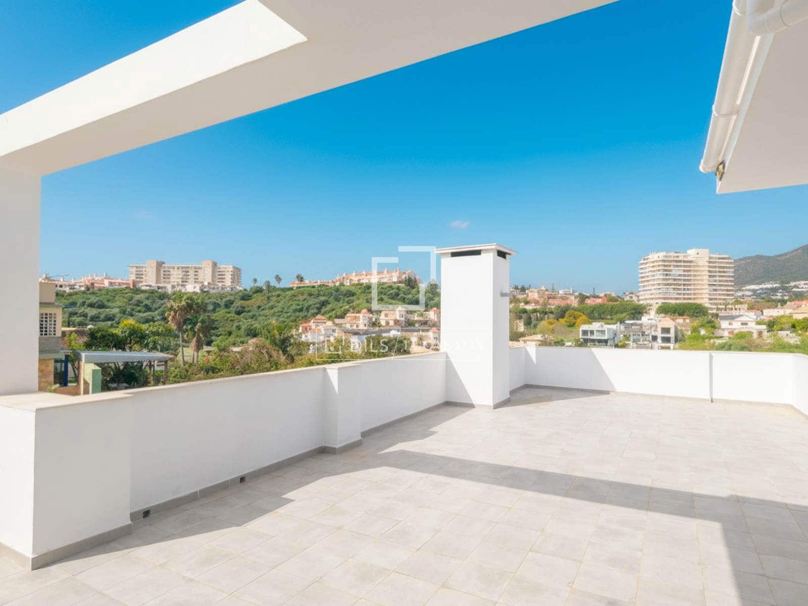 3 quarto Moradia para venda em Torrequebrada com piscina garagem - 945 000 € (Ref: 9737083)