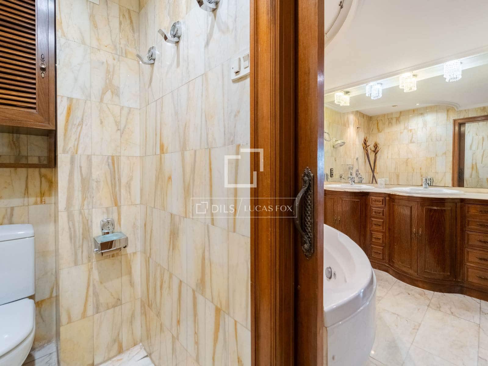 5 bedroom Apartment for sale in Valencia city with garage - € 2,100,000 (Ref: 9737267)