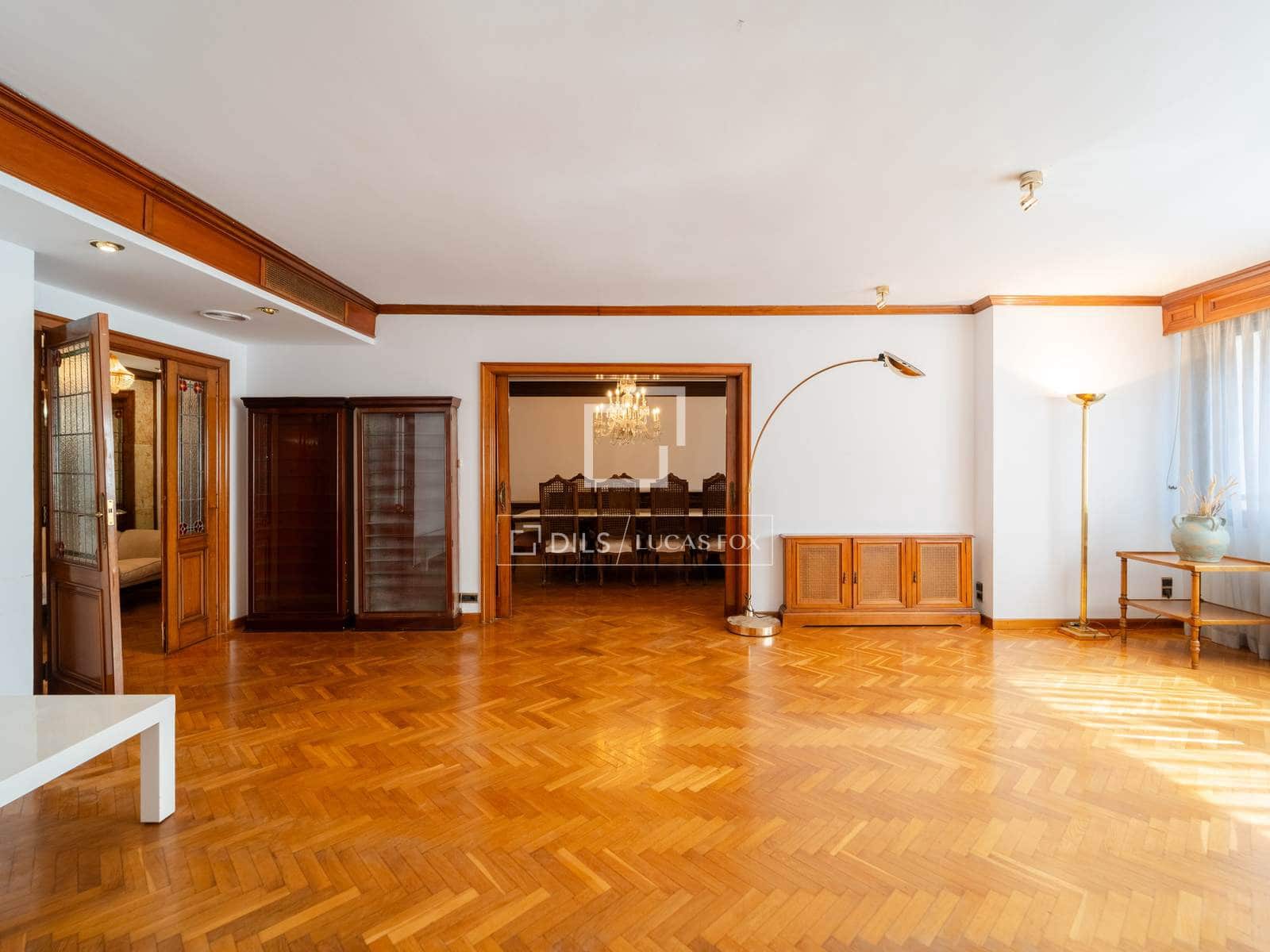 5 bedroom Apartment for sale in Valencia city with garage - € 2,100,000 (Ref: 9737267)