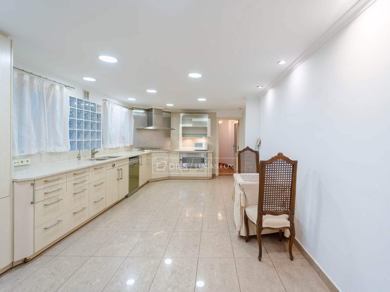 5 bedroom Apartment for sale in Valencia city with garage - € 2,100,000 (Ref: 9737267)