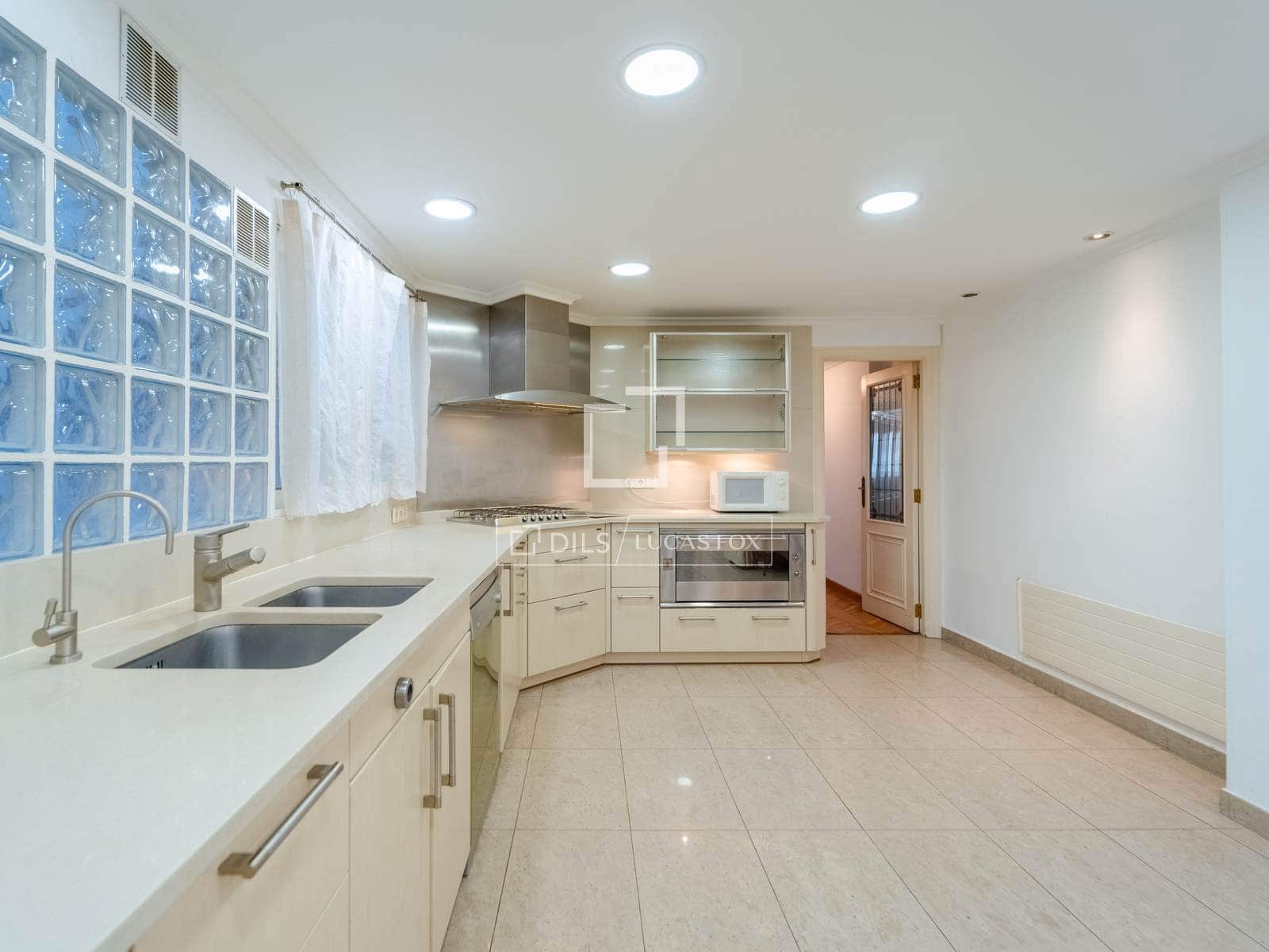 5 bedroom Apartment for sale in Valencia city with garage - € 2,100,000 (Ref: 9737267)